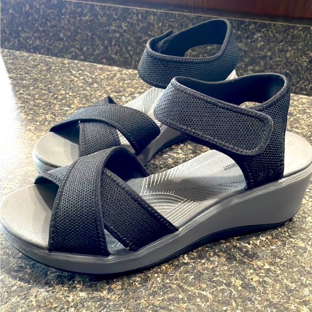 Clarks Cloudsteppers sandals  9 Wide     New no box